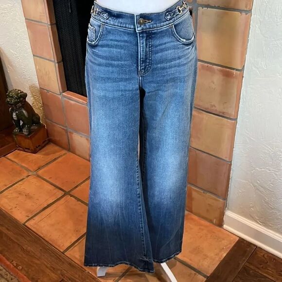 Express 70s Horse-bit Chain Mid-Rise Flare Jeans, size 8S - Picture 1 of 12